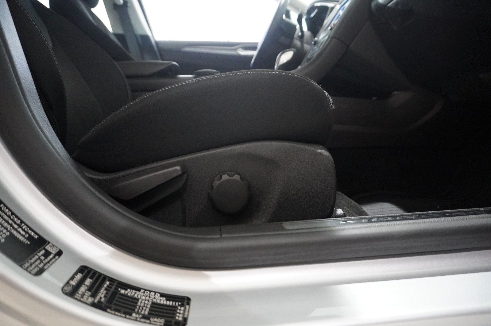 Fahrzeugabbildung Ford Mondeo Turnier 2.0 TITANIUM NAVI/LED/SPORT/DAB+