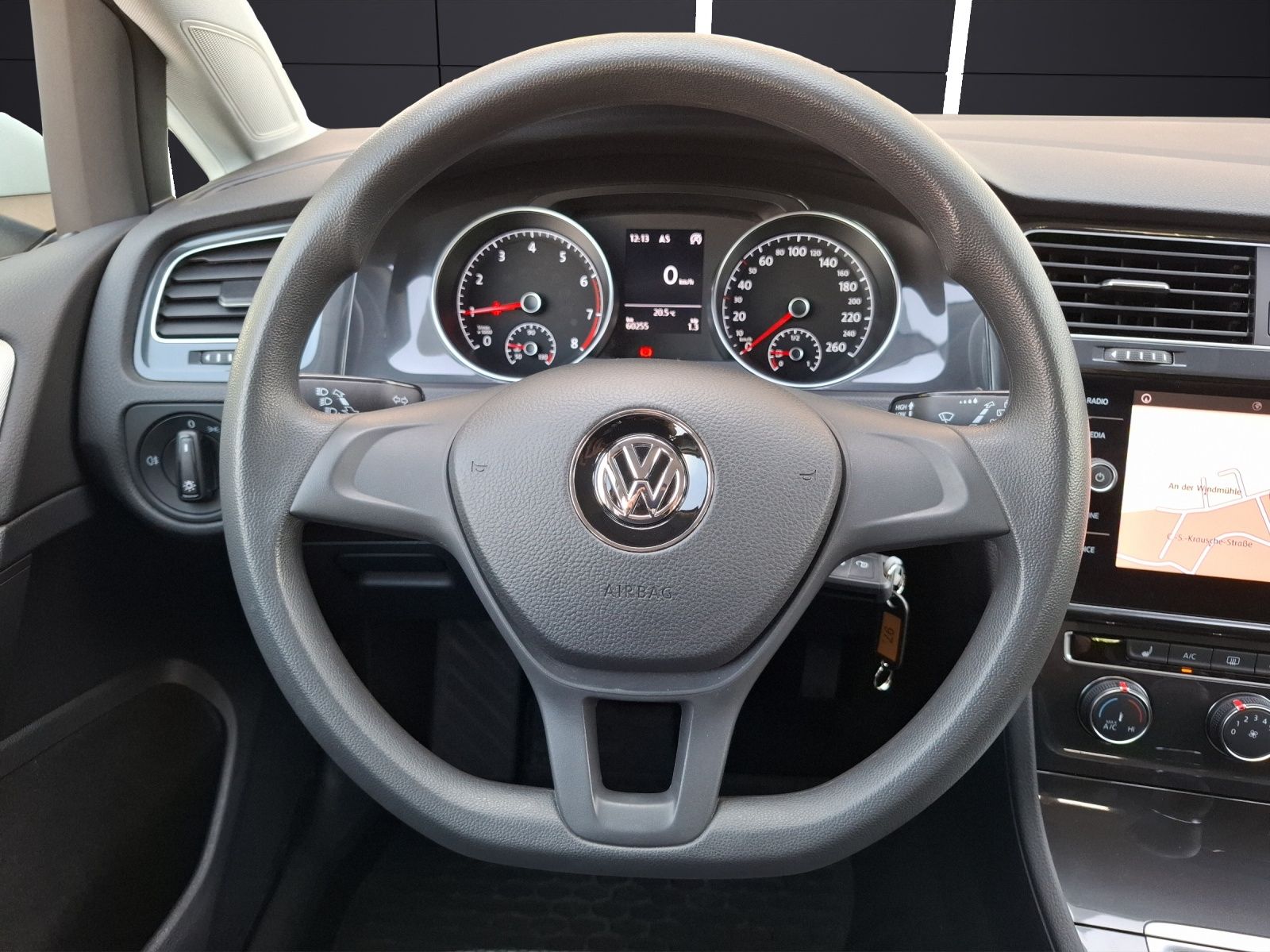 Fahrzeugabbildung Volkswagen Golf VII Variant TSI Trendline Navi PDC SH