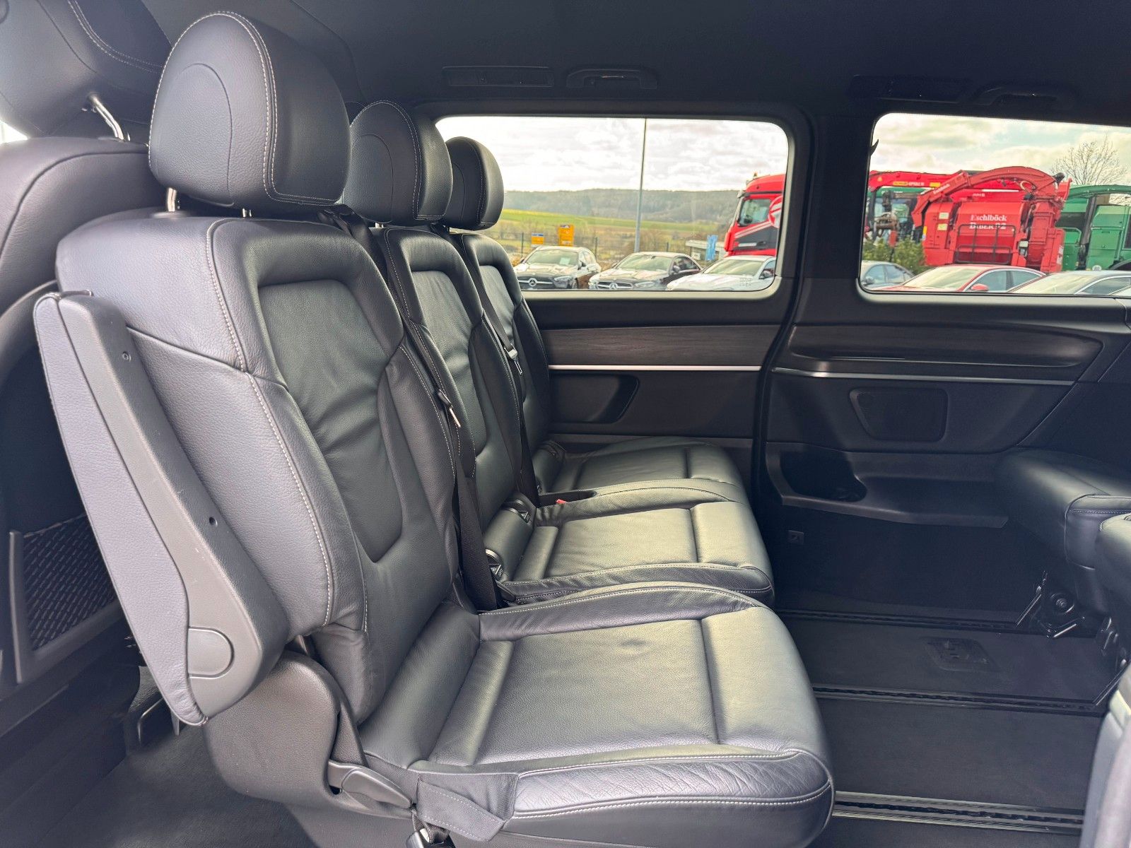 Fahrzeugabbildung Mercedes-Benz V 300 d AVANTGARDE Extral DISTRONIC 360Kamera