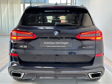 Fahrzeugabbildung BMW X5 xD45e iP M Sport HUD B&W DisplKey DAB SoftCl