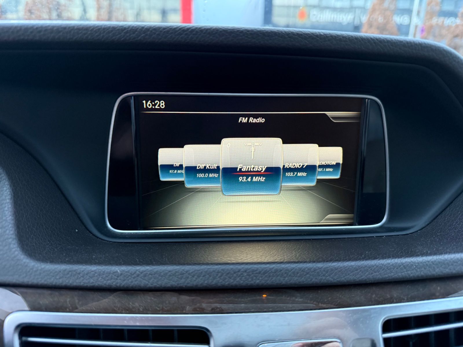 Fahrzeugabbildung Mercedes-Benz E 200 BlueTEC T AVANTGARDE 7 Sitzer