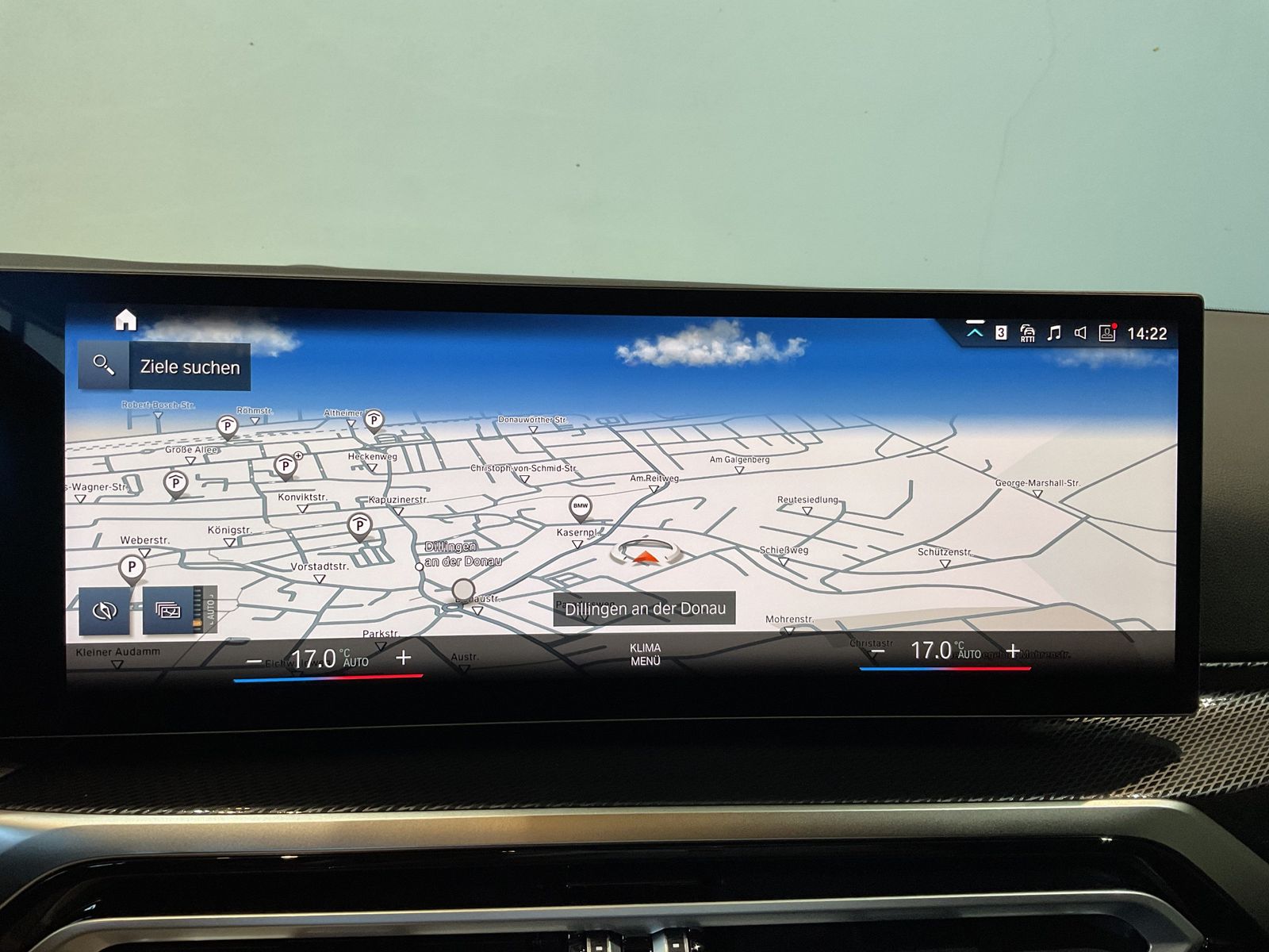 Fahrzeugabbildung BMW 220i | M Sportpaket | M Sportfahrwerk | 18" LMR