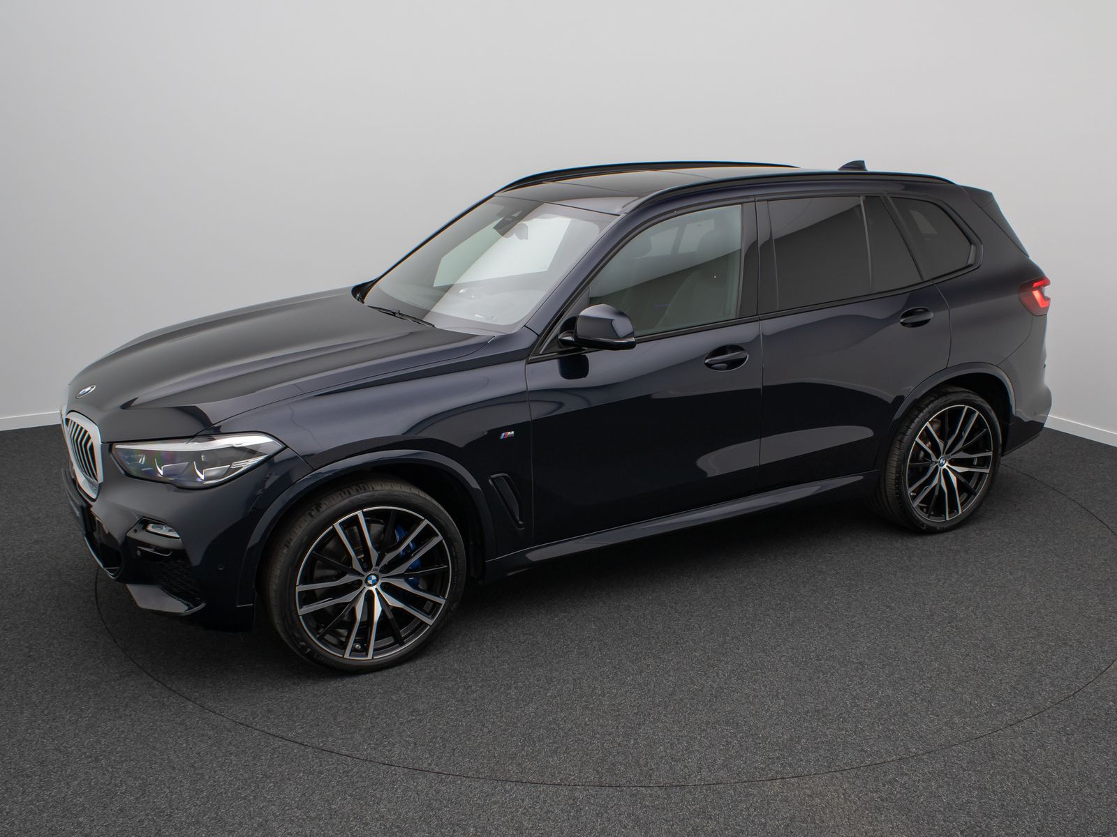 Fahrzeugabbildung BMW X5 xD40d M Sport Panorama Kamera HUD DAB B&W 22"