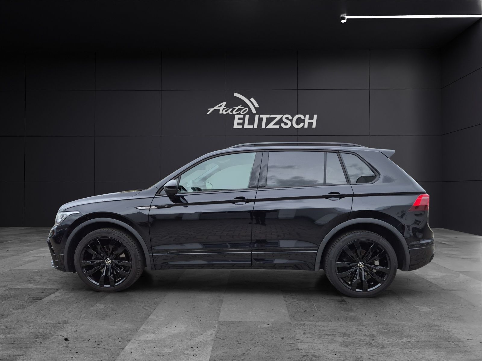 Fahrzeugabbildung Volkswagen Tiguan TDI R-Line DSG 4M Matrix STHZ AHK ACC Nav