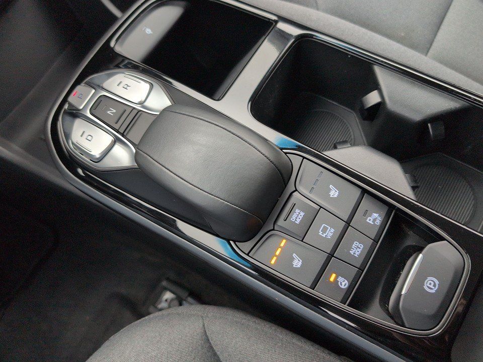 Fahrzeugabbildung Hyundai IONIQ EV STYLE GARANTIE NAV+INFINITY+CARPLAY+KAM