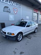BMW 316i e36 Limousine Alpinweiß Vorfaceli... - BMW 316 Limousine 316i e36 mit Benzin-Antrieb