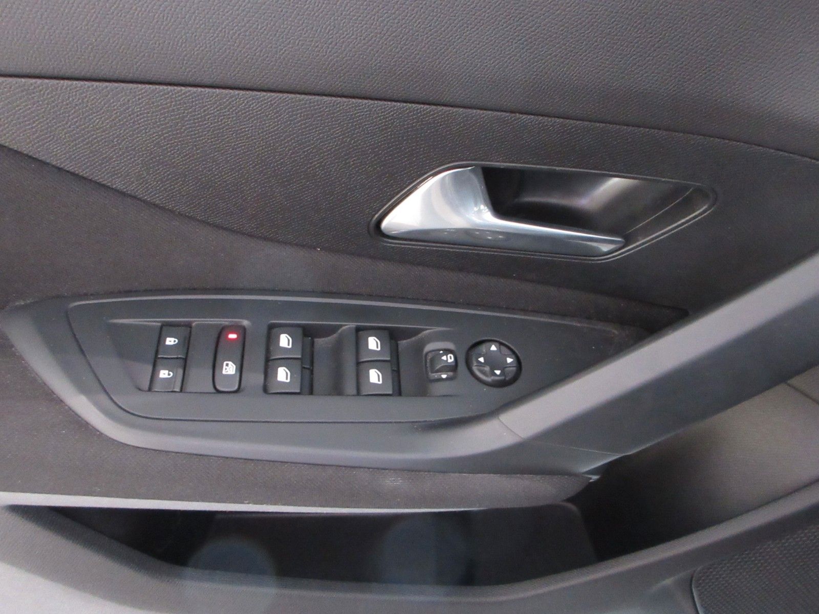 Fahrzeugabbildung Peugeot 308 SW Active Pack LED/NAVI/SHZ/PDC/AHK/ALU