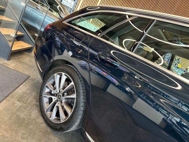 Mercedes-Benz E 350 *BURMESTER*KEYLES*PANO*AHK*ACC*StandHZ*