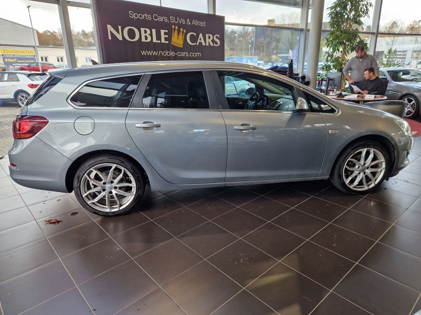 Fahrzeugabbildung Opel Astra J Sports Tourer Innovation XENON NAVI