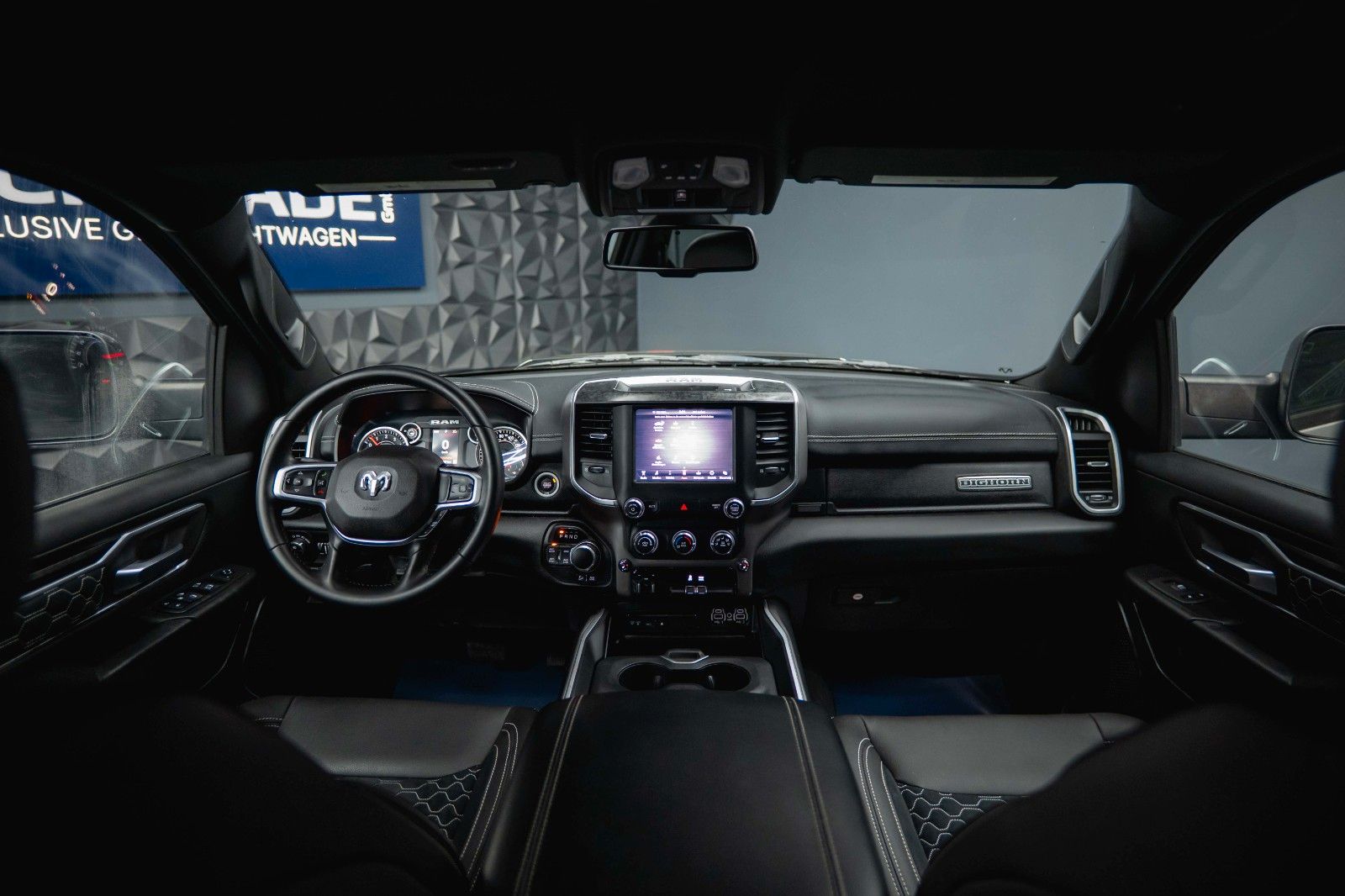 Fahrzeugabbildung Dodge RAM 5.7 V8 HEMI 4x4 OFFROAD NightPaket AXLE LOCK