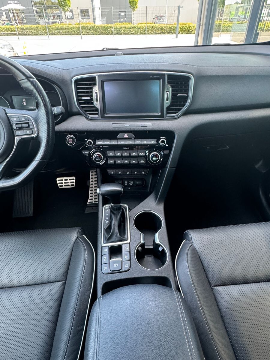 Fahrzeugabbildung Kia Sportage GT-Line 4WD PANO NAVI LEDER SITZHEIZ.