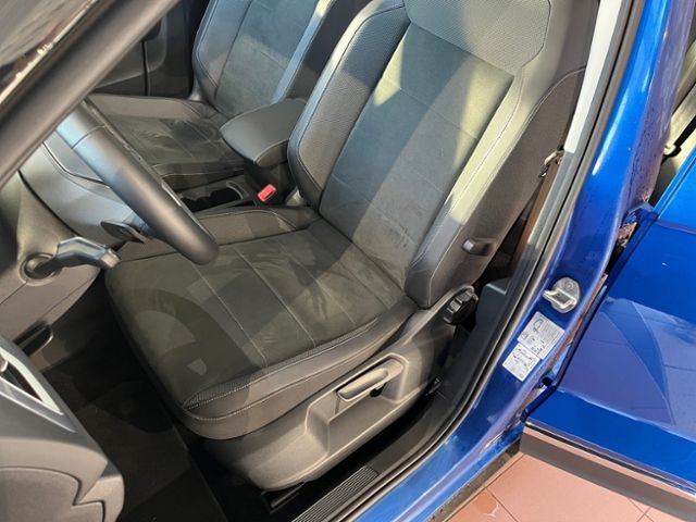 Fahrzeugabbildung Volkswagen T-Roc 1.5 TSI DSG STYLE NAVI AHK SHZ LED