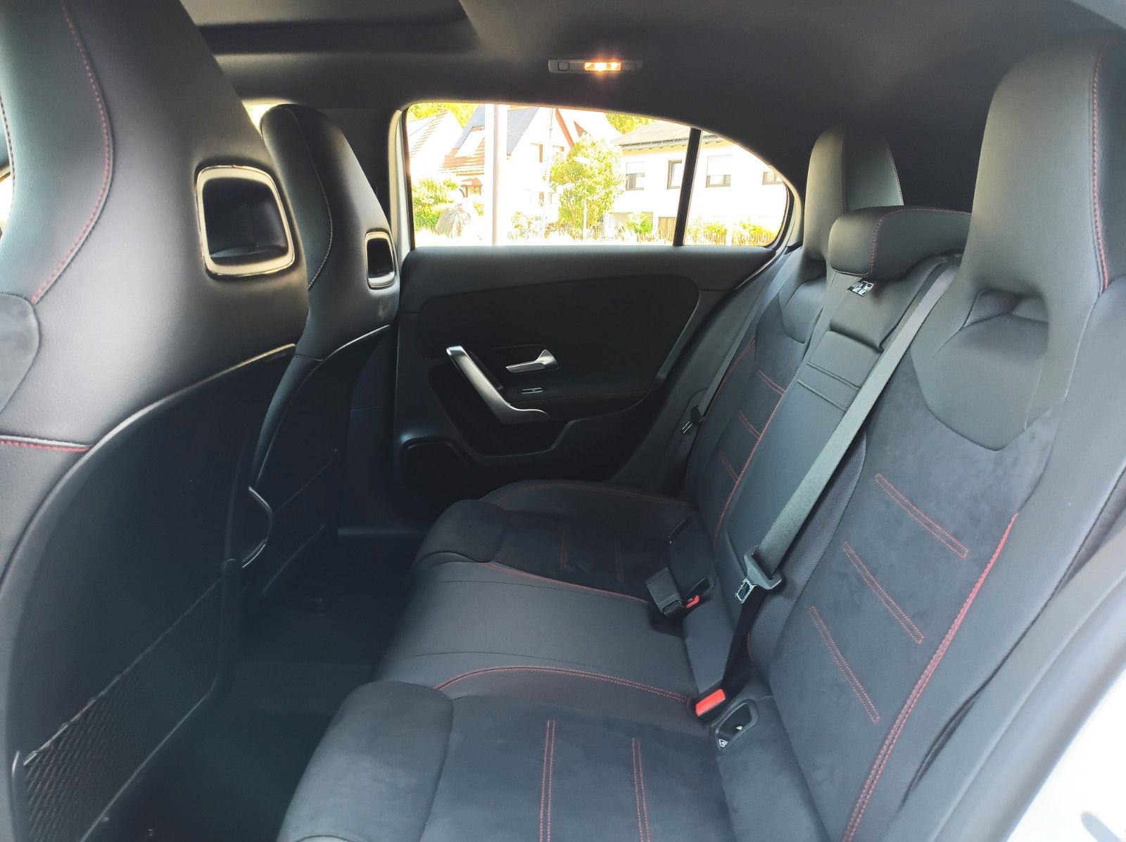 Fahrzeugabbildung Mercedes-Benz A 250 e+AMG LINE+PANO+360*KAMERA+DISTRONIC+SH+++
