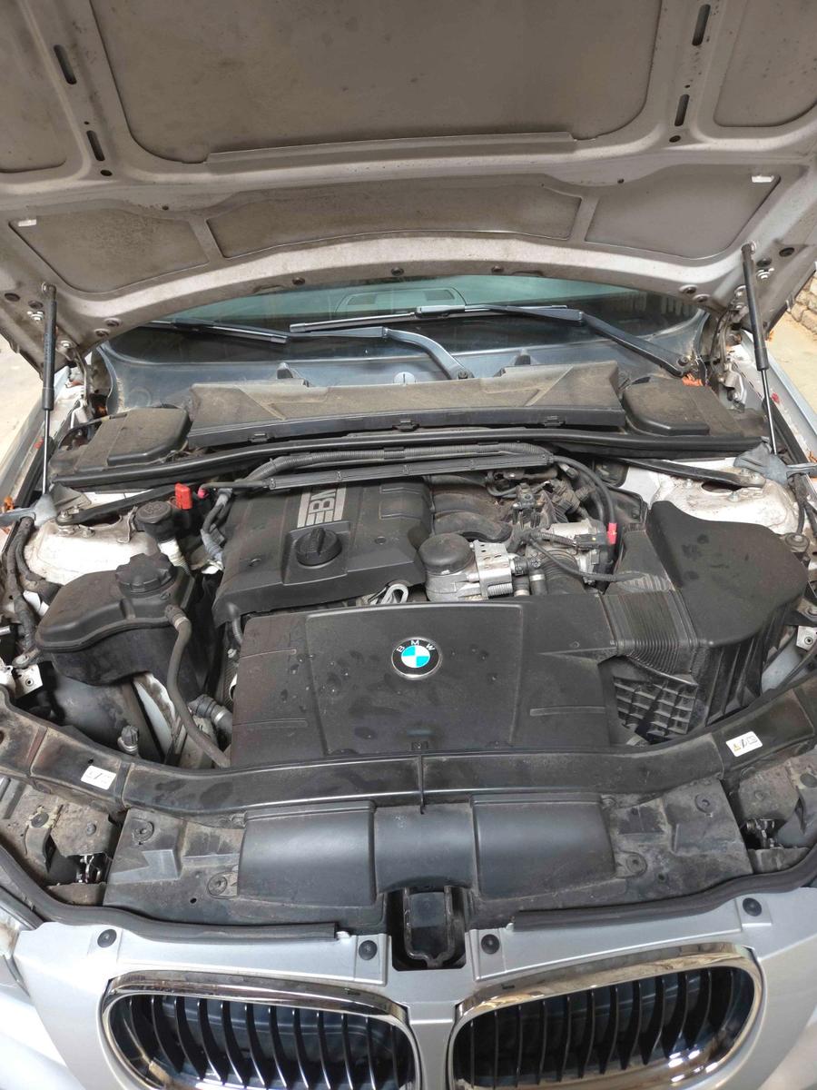 BMW 318 2011 — фото 15