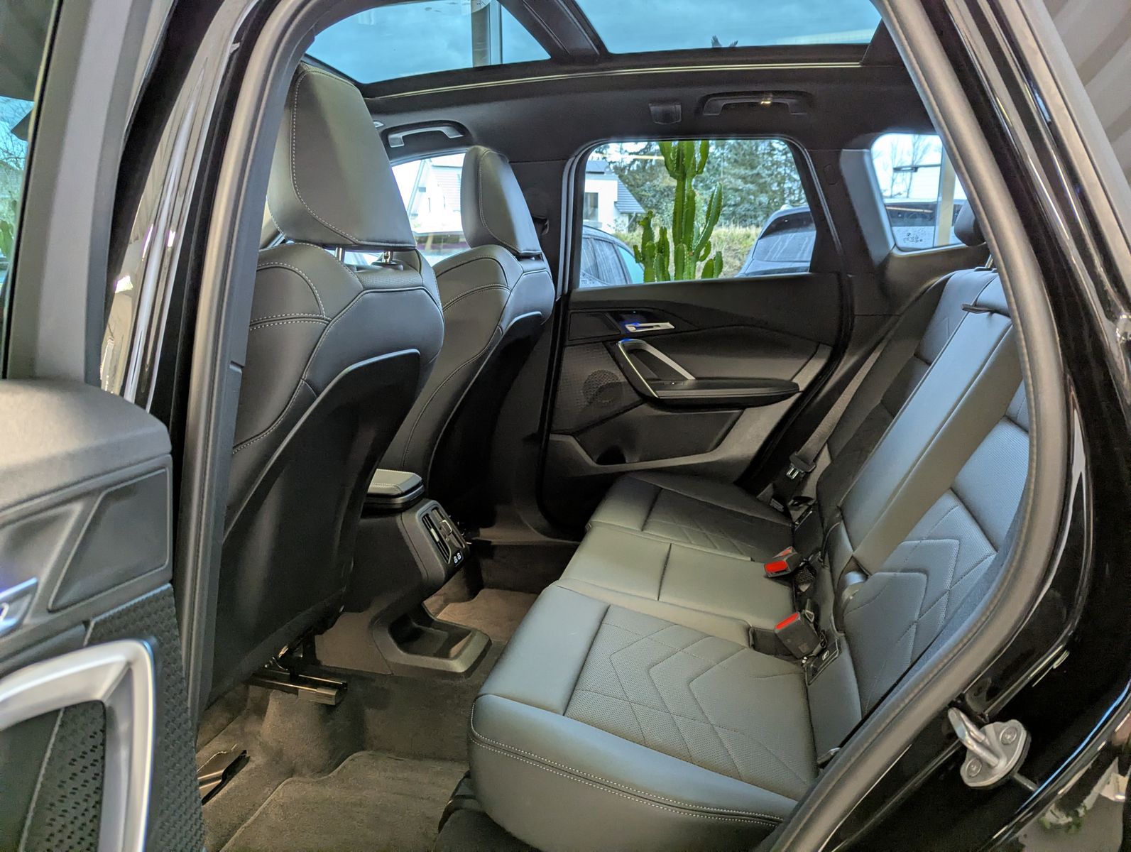 BMW X1 18d sDrive M-Sport Travel-Paket Pano Cam AHK - Image 13