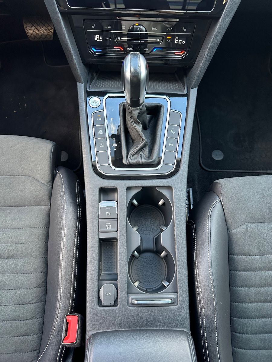 Fahrzeugabbildung Volkswagen Passat Variant 1.4 TSI DSG GTE NAV+IQ-LIGHT+PANO