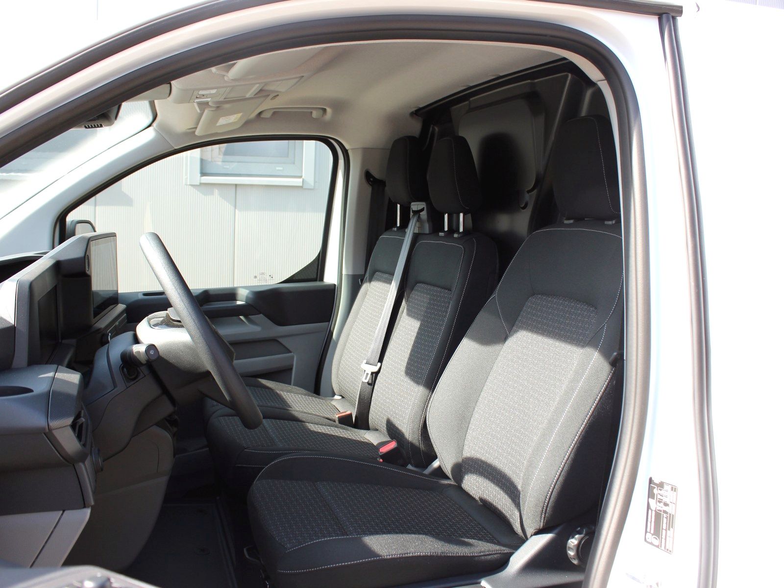 Fahrzeugabbildung Ford Transit Custom 320 L1 Trend FWD Plug-in Hybrid