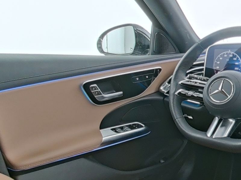 Fahrzeugabbildung Mercedes-Benz E 300 T de 4M AMG Pano+AirM+SKLIMA+FahrassisPlus