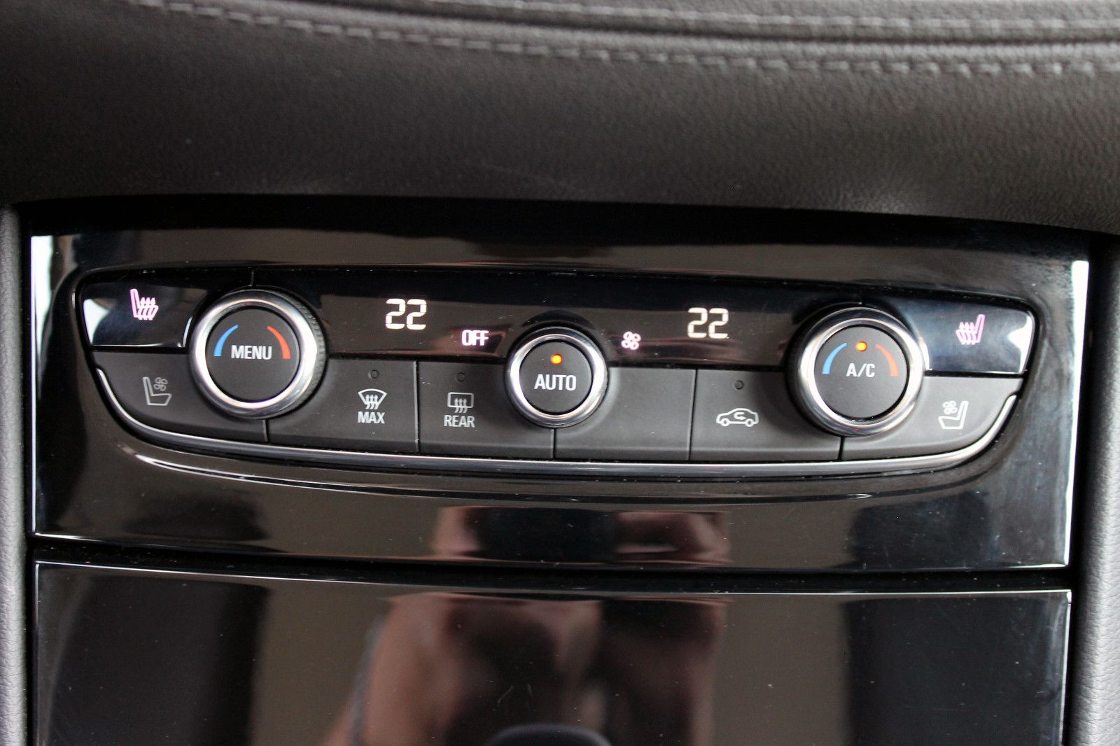 Fahrzeugabbildung Opel Grandland (X) 1.2 Innovation LED AHK ACC KAM PDC