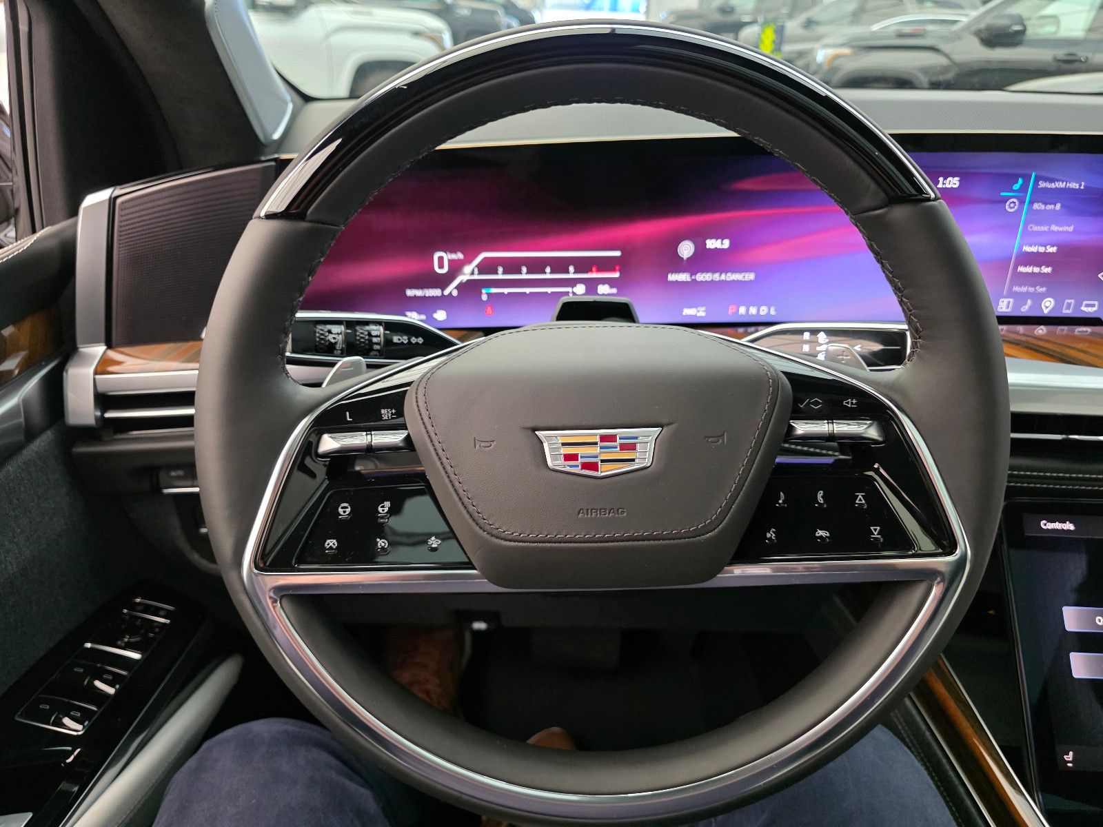 Fahrzeugabbildung Cadillac Escalade Sport Platinum T1: 129.000 EUR, Stock !
