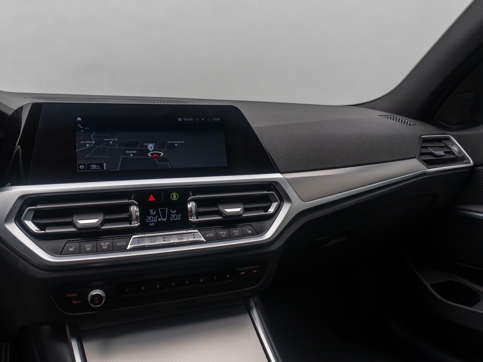 Fahrzeugabbildung BMW 318i CockpitPlus DAB GeschwindigReg Alarm HiFi