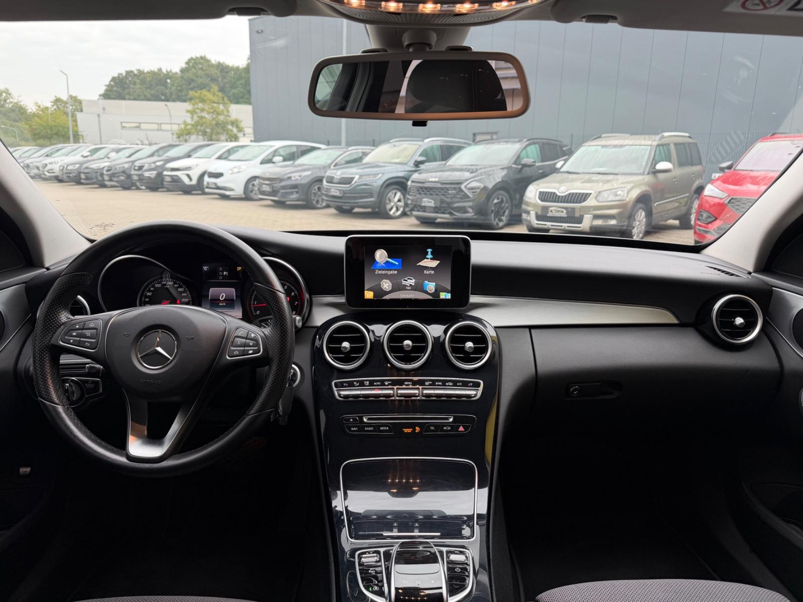 Mercedes-Benz C 180 CGI/LIMOUSINE/AHK/LEDER/SHZ/AUTOMATIK