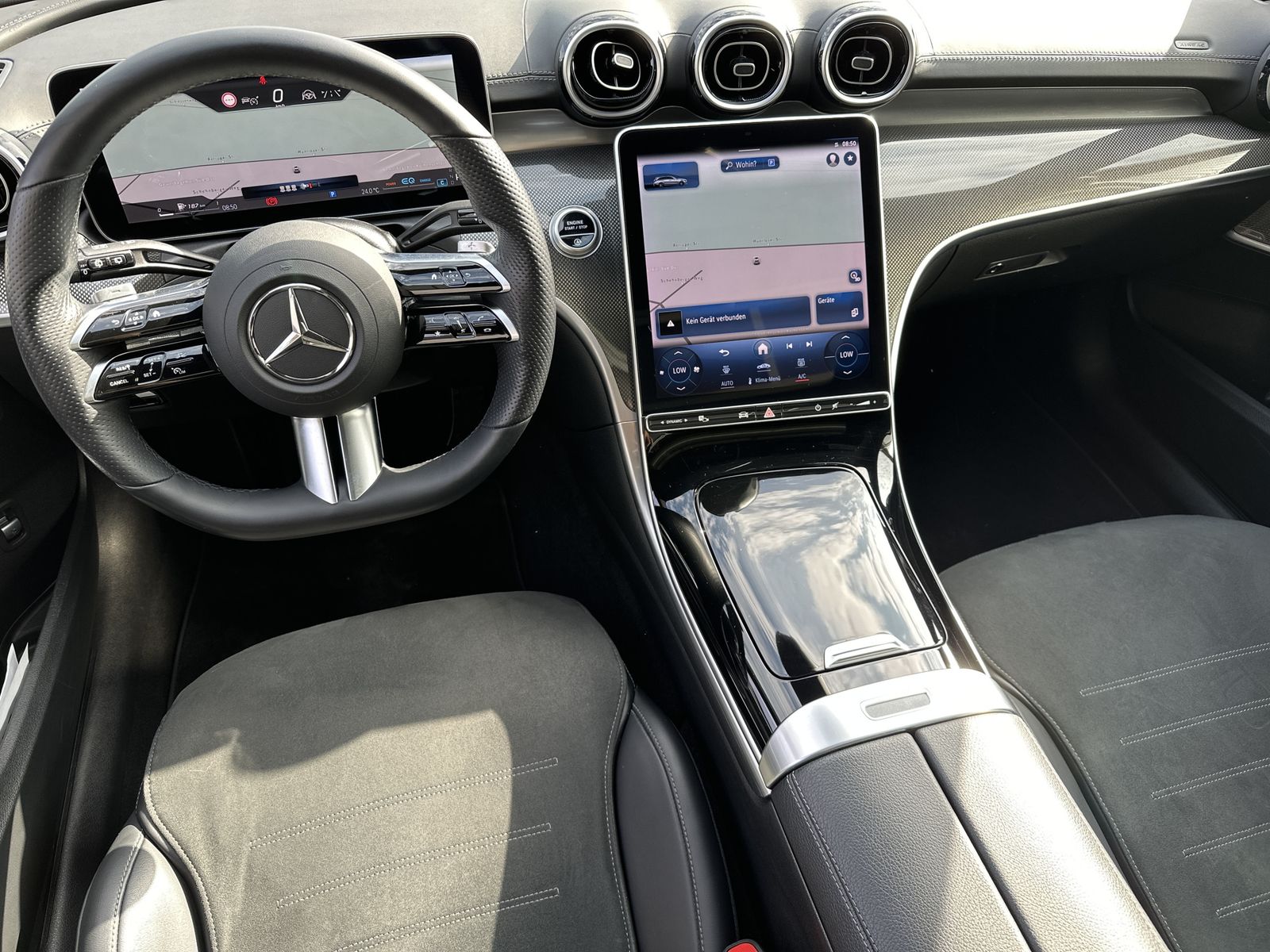 Fahrzeugabbildung Mercedes-Benz C 220d T AMG-Line NAV+LED+ACC+PANO+DISTRONIC+VC