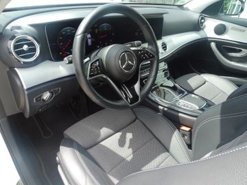 Mercedes E 200 - 11