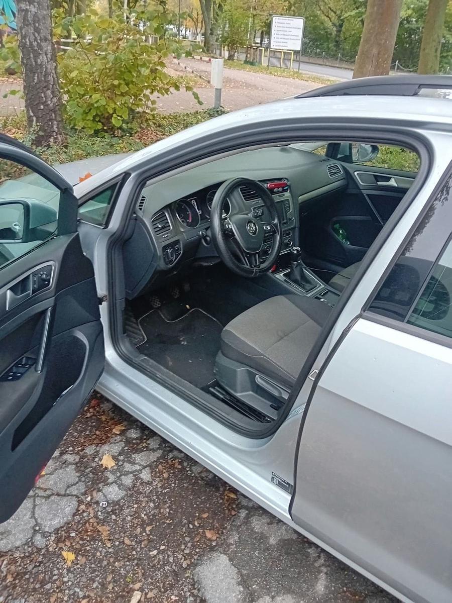 Volkswagen Golf 2015 — interior