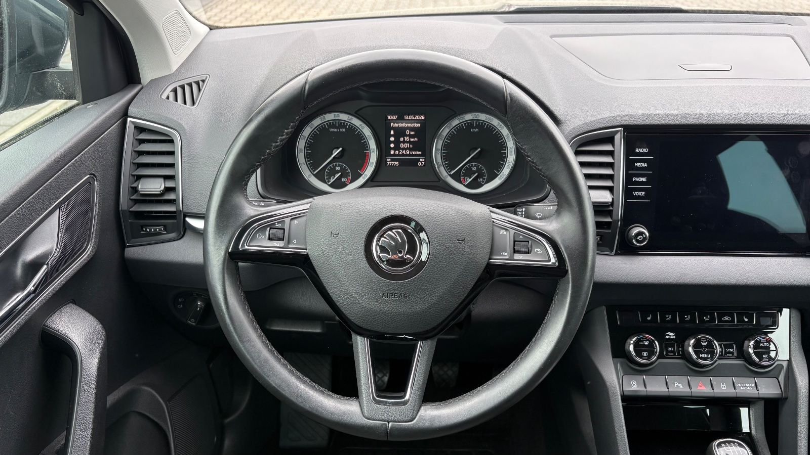 Skoda Karoq Style 2.0 TDI 4x4 AHK NAVI LED TEMPOMAT foto 16