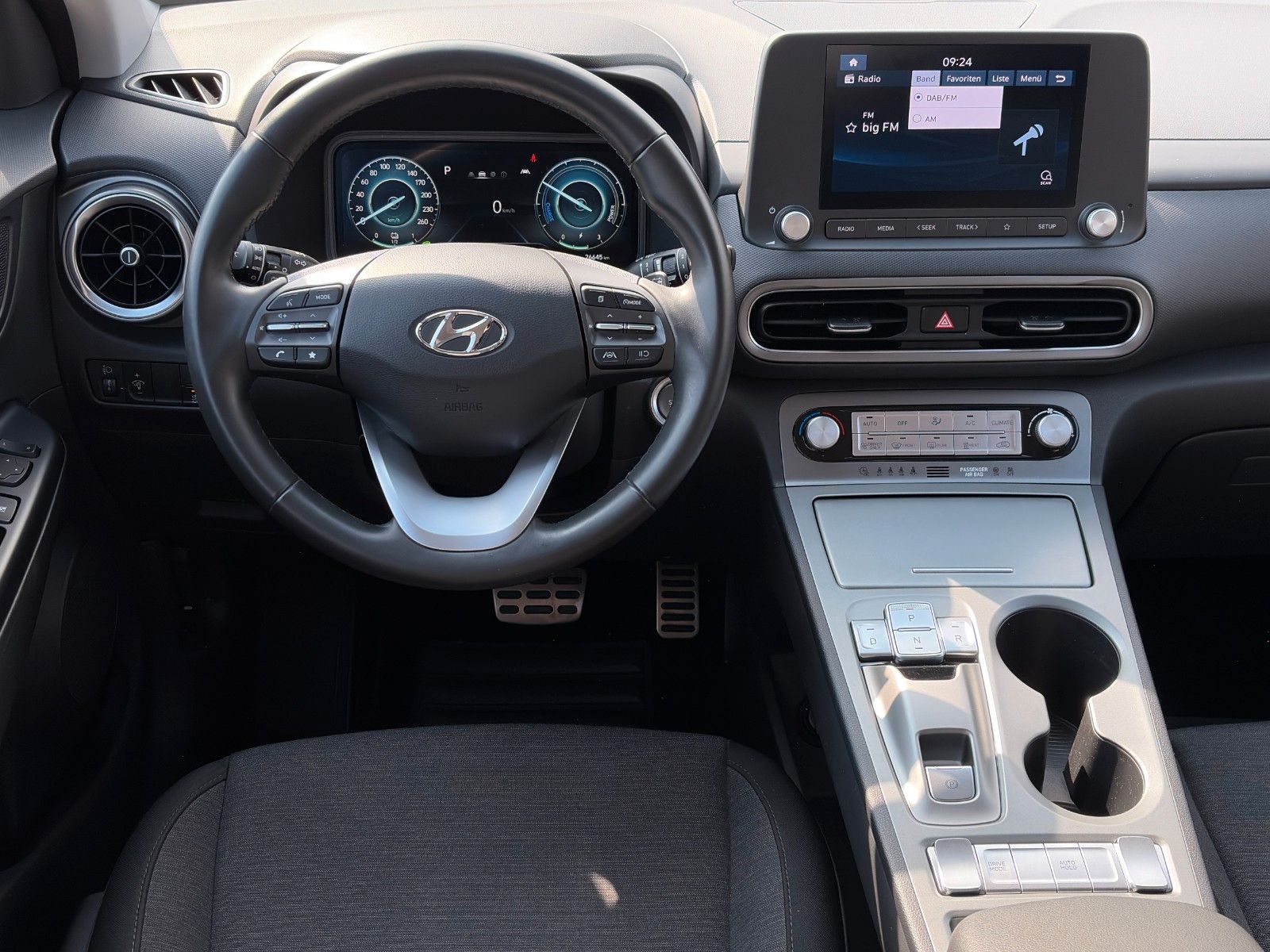 Fahrzeugabbildung Hyundai KONA E Basis 2WD LKAS CAM CarPlay DAB+ 17" 305km