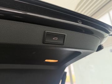 Skoda Superb COMBI 2.0 TDI DSG XENON NAVI ACC AHK