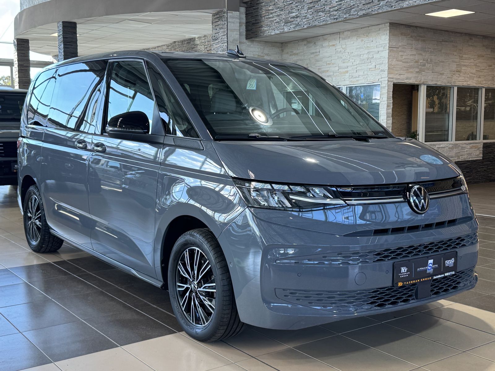 Volkswagen T7 Multivan eHybrid Life 7-Sitzer R.Cam Navi AHK
