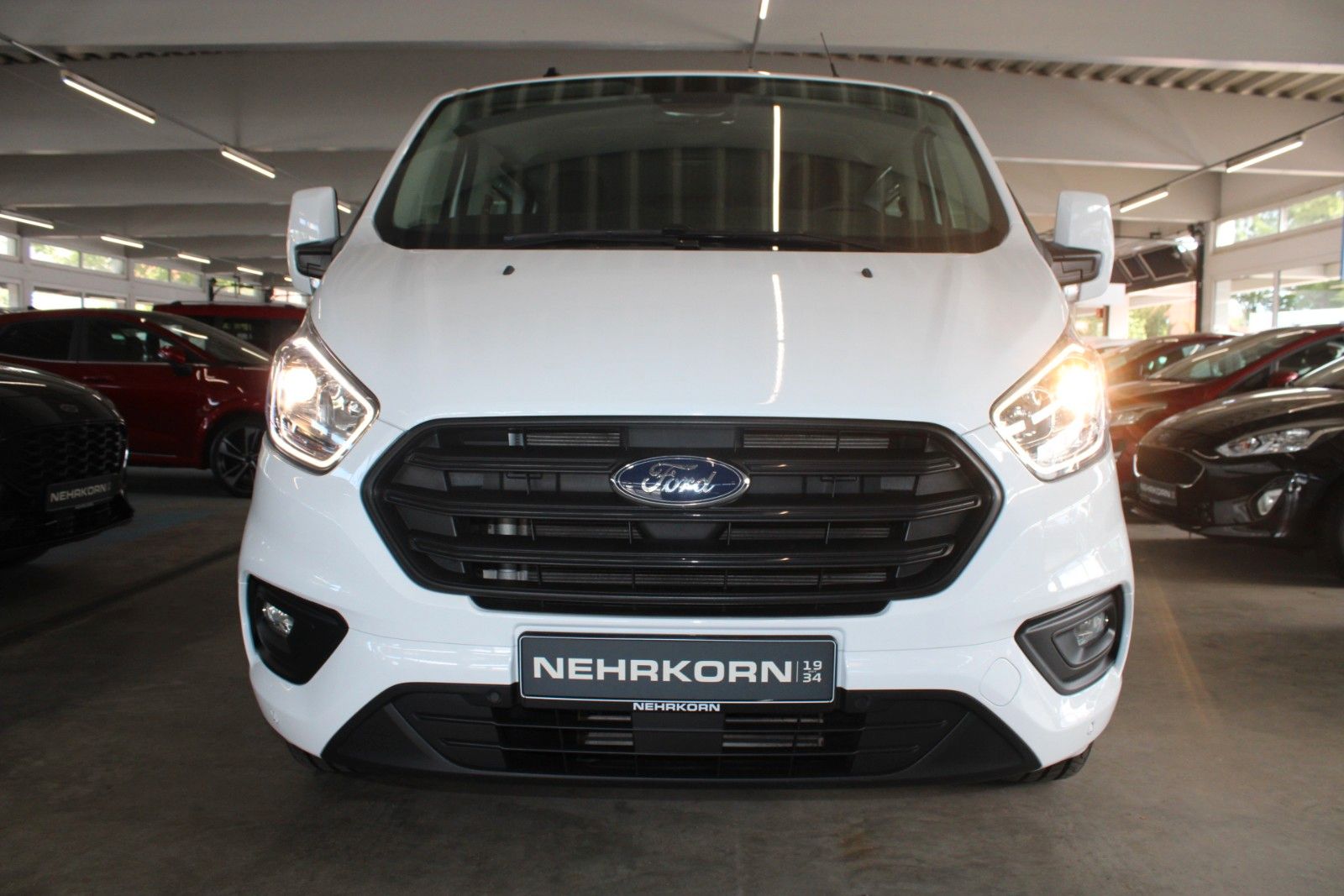 Fahrzeugabbildung Ford Transit Tourneo Custom TREND L2 MHEV 5-Sitze AHK