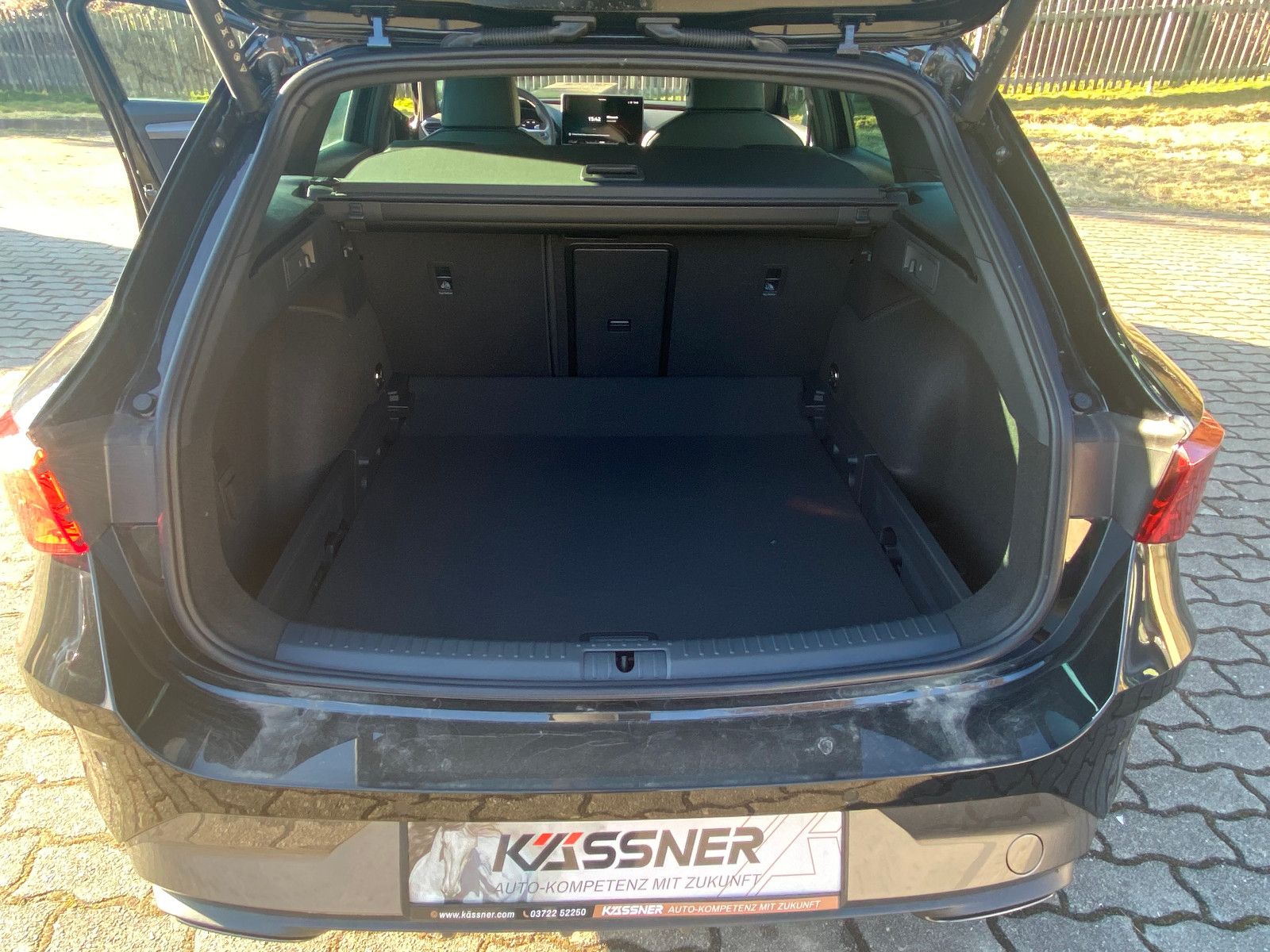 Fahrzeugabbildung CUPRA Leon Sportstourer 1.5 eTSI 110 kW DSG *AHZV-Vorb