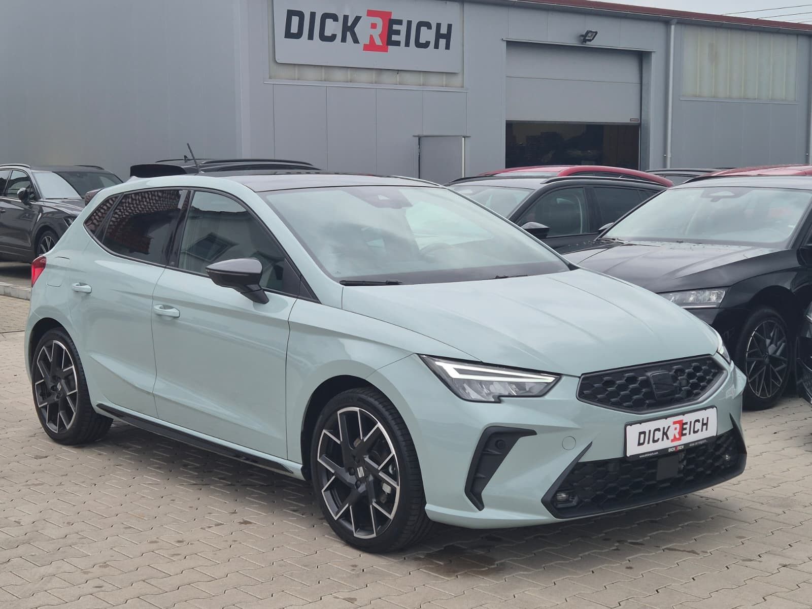 Fahrzeugabbildung SEAT Ibiza 1.5 TSI FR Black Edition*LED*ACC*KAM*PANO