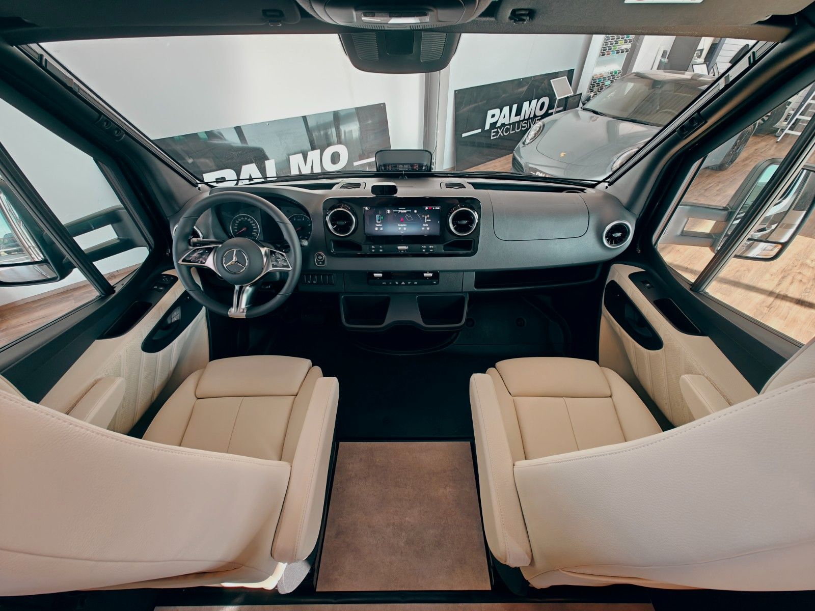 Fahrzeugabbildung HYMER / ERIBA / HYMERCAR B-KLASSE MC T 680 PREMIUM - MATARA TEAK by palmo