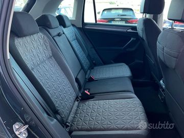 Volkswagen Tiguan - 11
