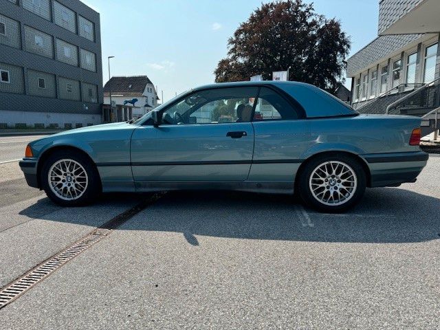 BMW 325i Cabrio/Roadster