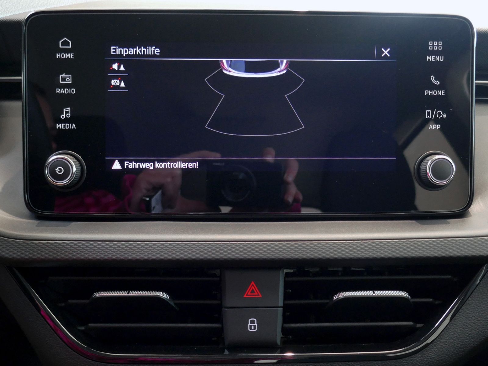 Fahrzeugabbildung SKODA Kamiq Essence 1.0 TSI DSG | LED PDC GRA App