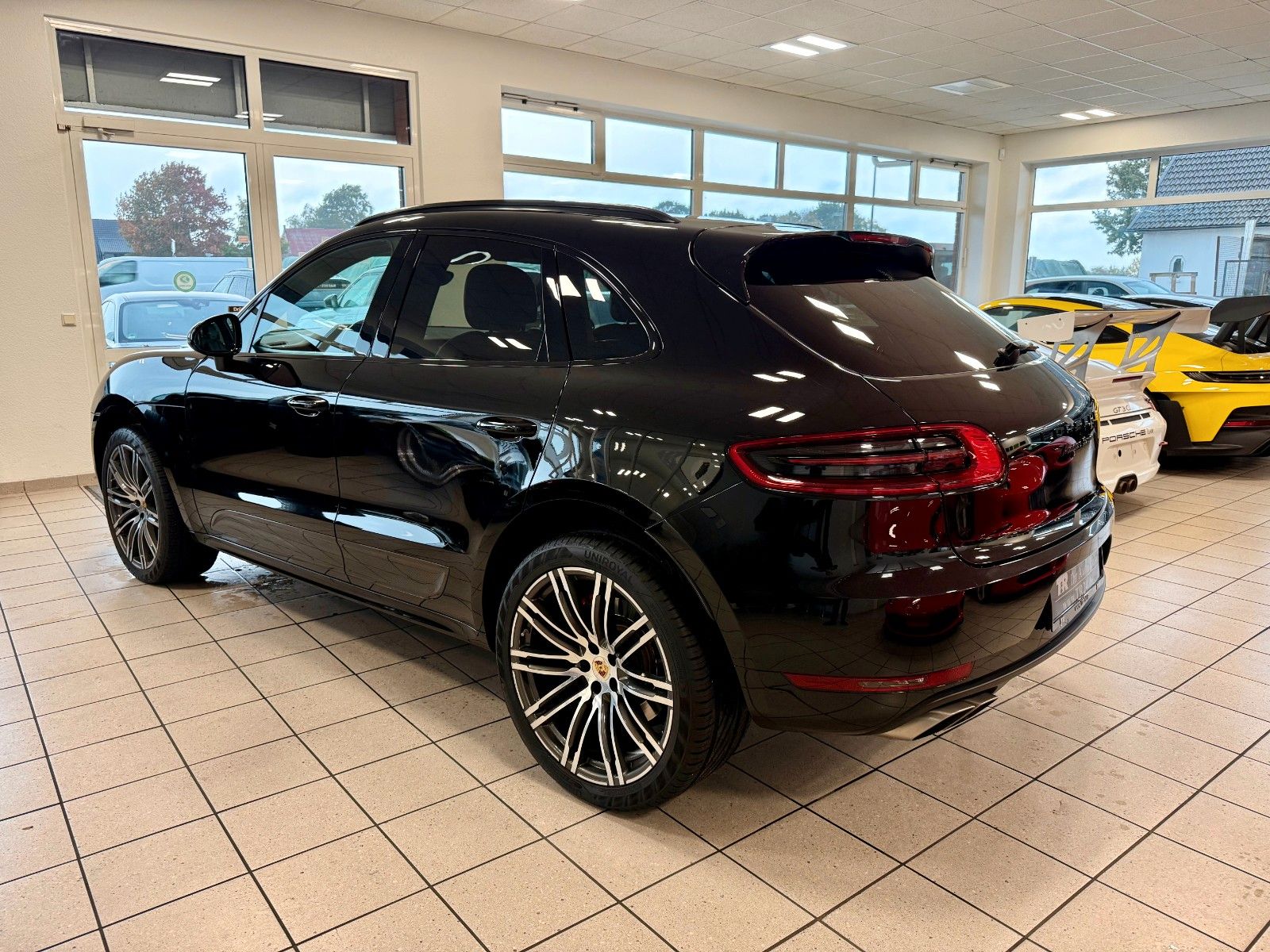 Fahrzeugabbildung Porsche Macan Turbo Luftfederung/AHK/Keyless/ACC