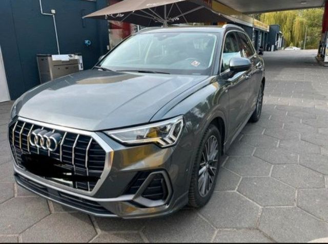 AUDI Q3 35 TDI S line