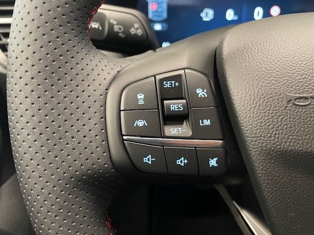 Fahrzeugabbildung Ford Focus Turnier ST-Line X B&O 18'' LED ACC Kamera