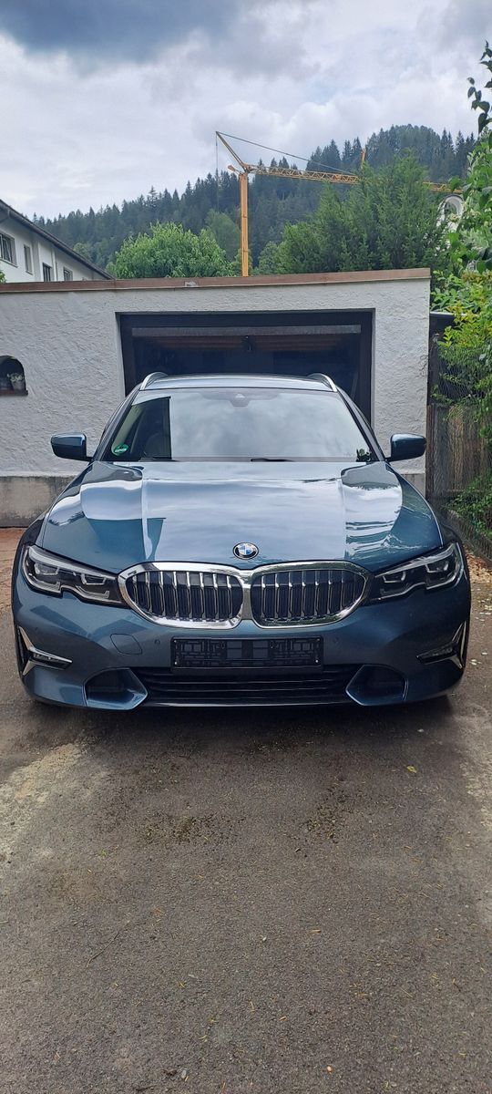 BMW 318i Touring Luxury Line Auto Luxury Line