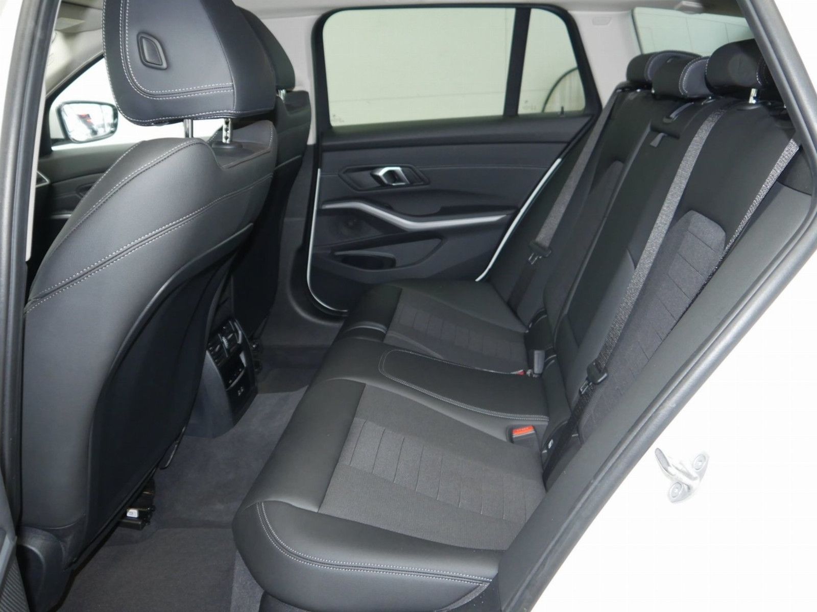 BMW 318i Touring Sport+ M Shadow Sound Driving SAG foto 7