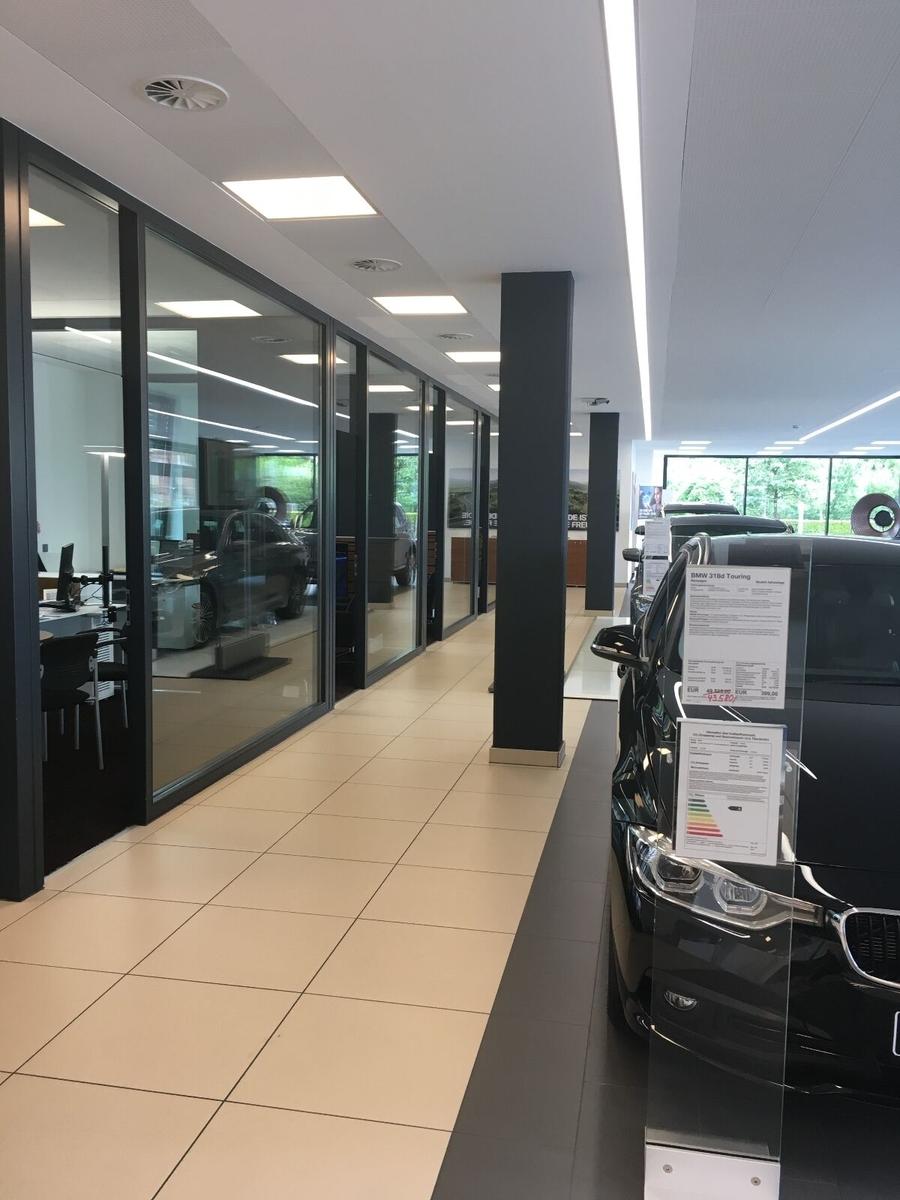 showroom-image-top