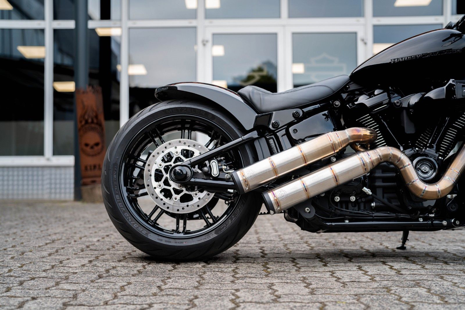 Fahrzeugabbildung Harley-Davidson FXBRS Breakout 114 cui - Kesstech BTC Gangster