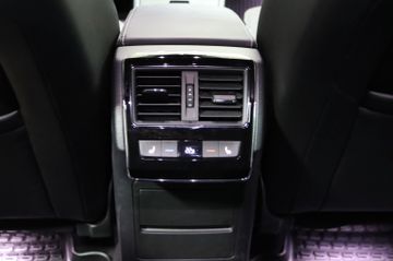 Skoda Superb Combi Sportline 4x4 AHK StHz