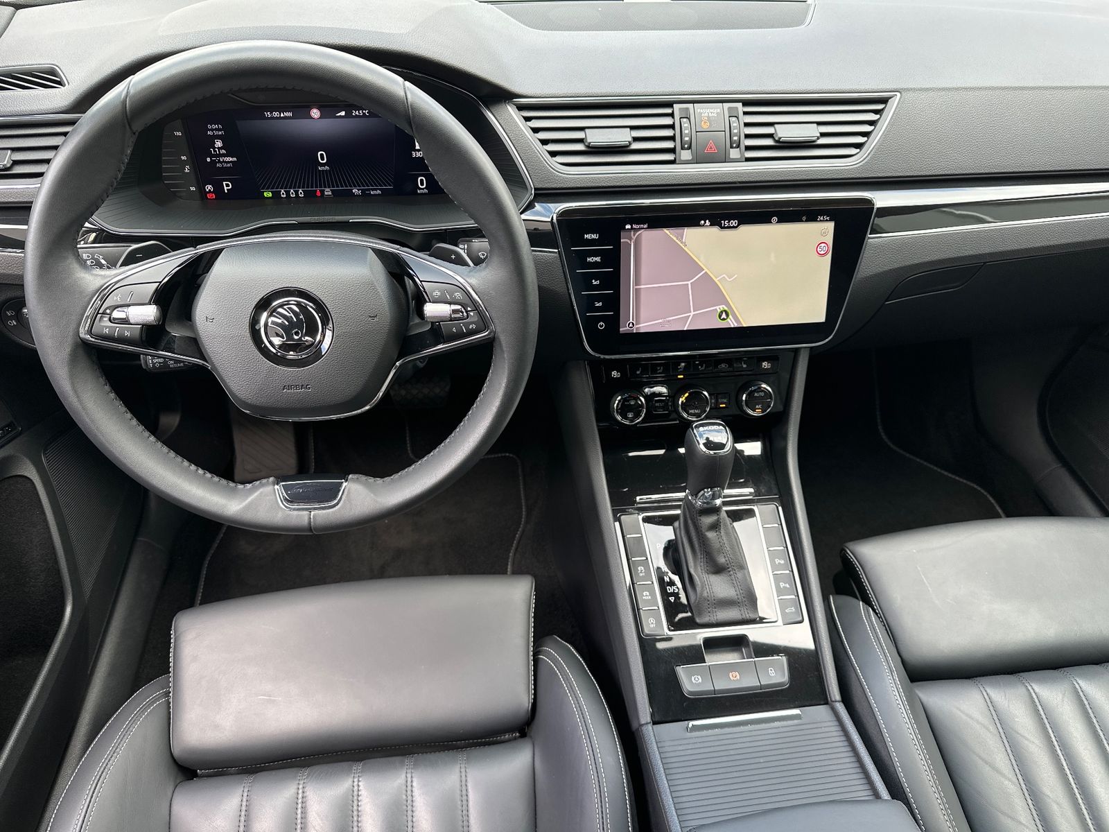 Fahrzeugabbildung SKODA Superb Combi 2.0 TDI DSG L&K 4x4 NAV+LED+AHK+KAM
