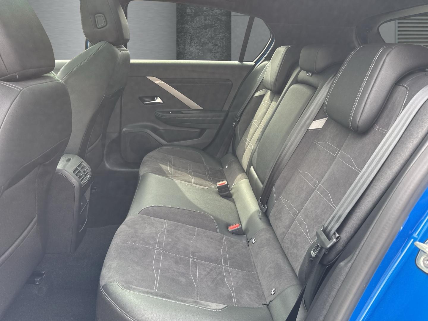 Opel Astra Electric Ultimate +HUD+NAVI+WSSbeh+I-Lux E